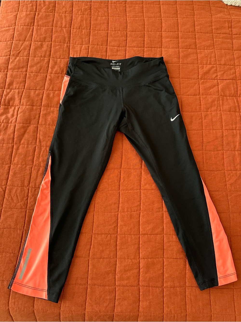 Nike Women's Black and Coral Dri-FIT Athletic Capri Leggings